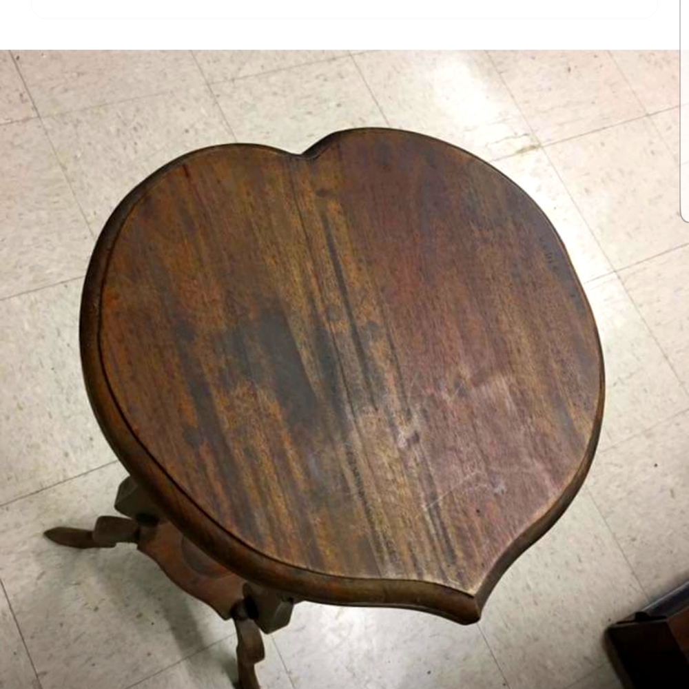 Heart plant stand barley twisted legs